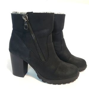 Steve Madden Felicia Sweater Lugged Sole Chunky Platform Heel Ankle Boots